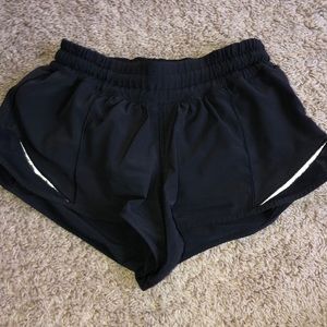 Lululemon black hotty hot shorts 2”
